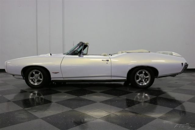 1968 White Pontiac GTO