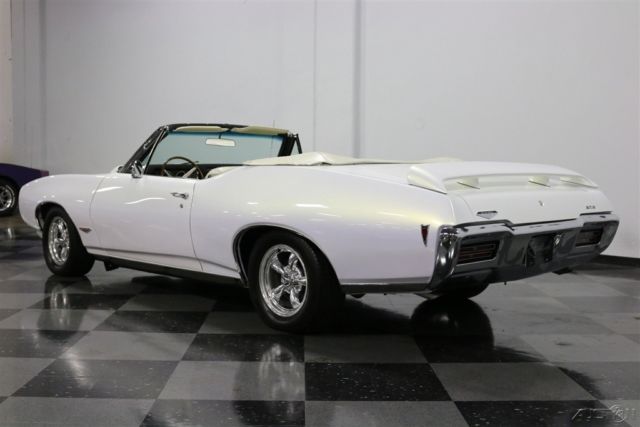 1968 White Pontiac GTO