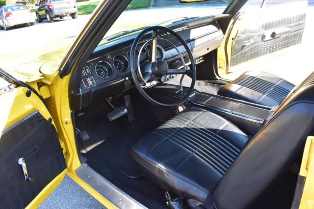 1968 Yellow Dodge Coronet