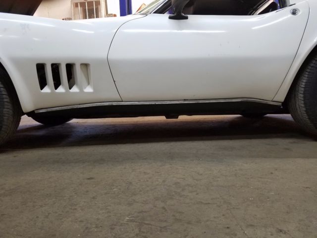 1968 White Chevrolet Corvette Coupe