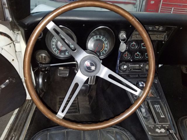 1968 White Chevrolet Corvette Coupe