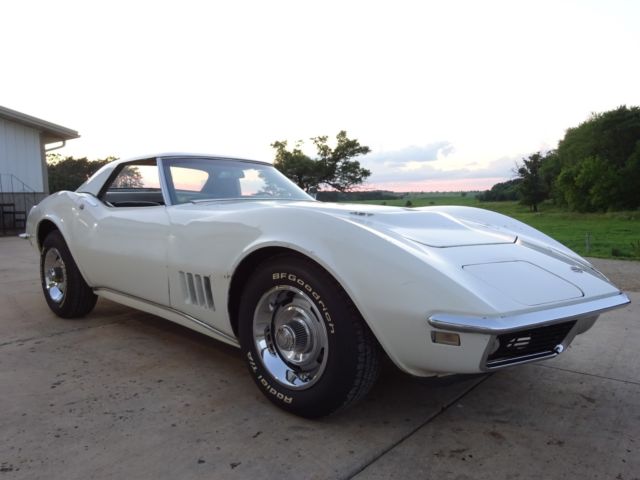 1968 White Chevrolet Corvette Convertible