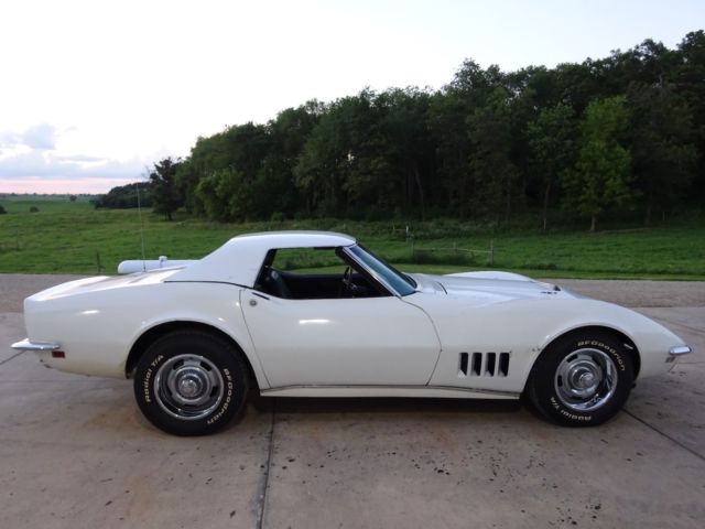 1968 White Chevrolet Corvette Convertible