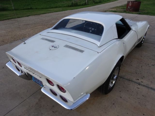 1968 White Chevrolet Corvette Convertible