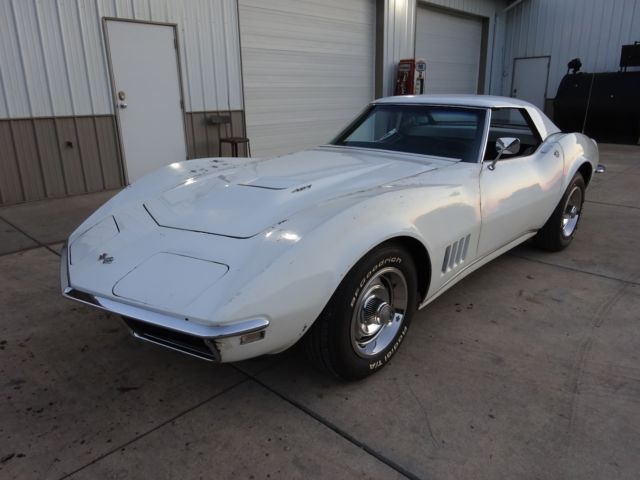 1968 White Chevrolet Corvette Convertible