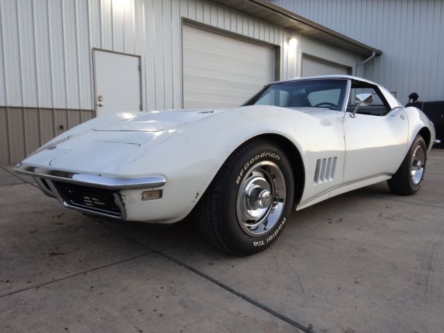 1968 White Chevrolet Corvette Convertible