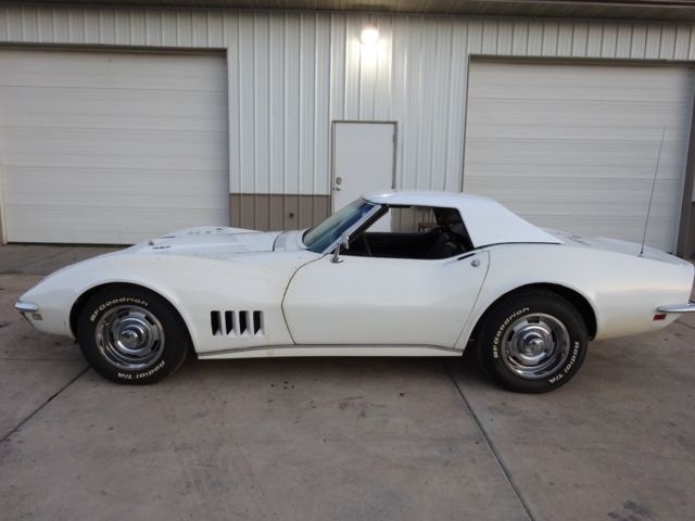 1968 White Chevrolet Corvette Convertible