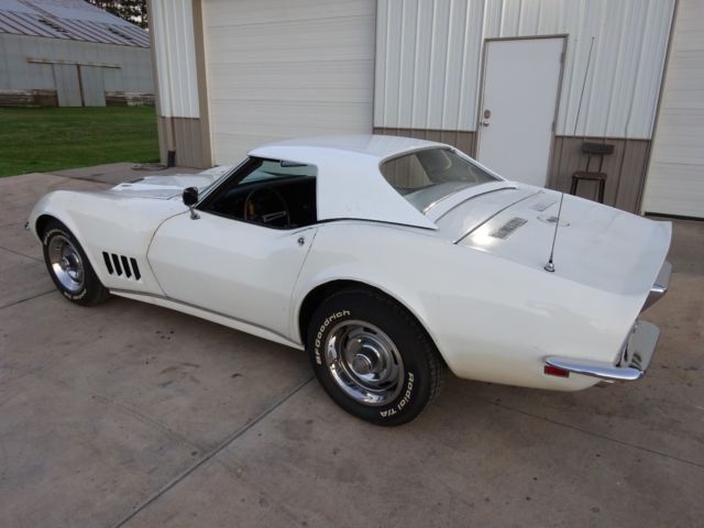 1968 White Chevrolet Corvette Convertible