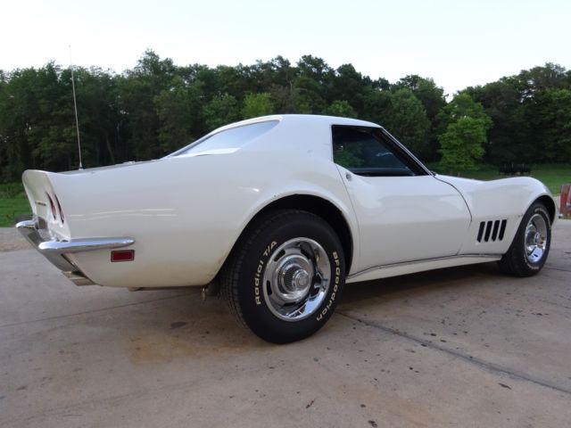 1968 White Chevrolet Corvette Convertible