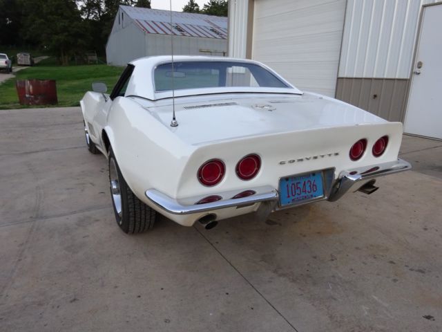 1968 White Chevrolet Corvette Convertible
