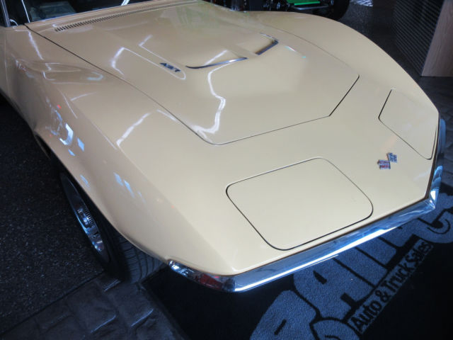 1968 Yellow Chevrolet Corvette