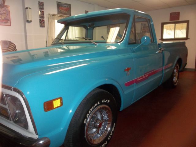 1968 turquise Chevrolet C-10