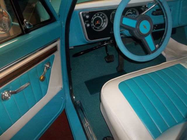 1968 turquise Chevrolet C-10