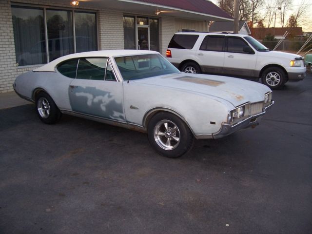 1968 Blue Oldsmobile Cutlass Coupe