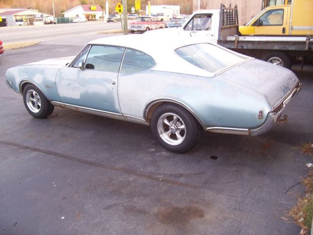 1968 Blue Oldsmobile Cutlass Coupe