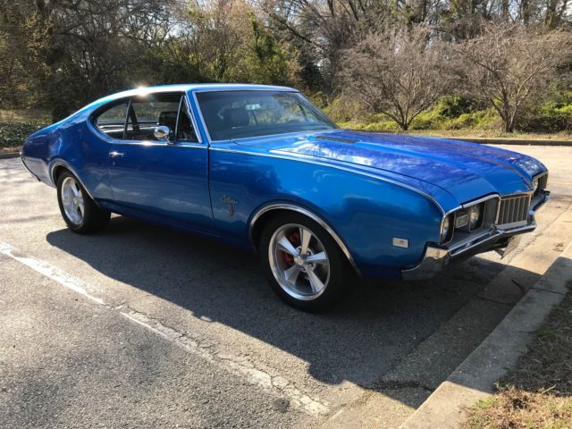 1968 Blue Oldsmobile Cutlass
