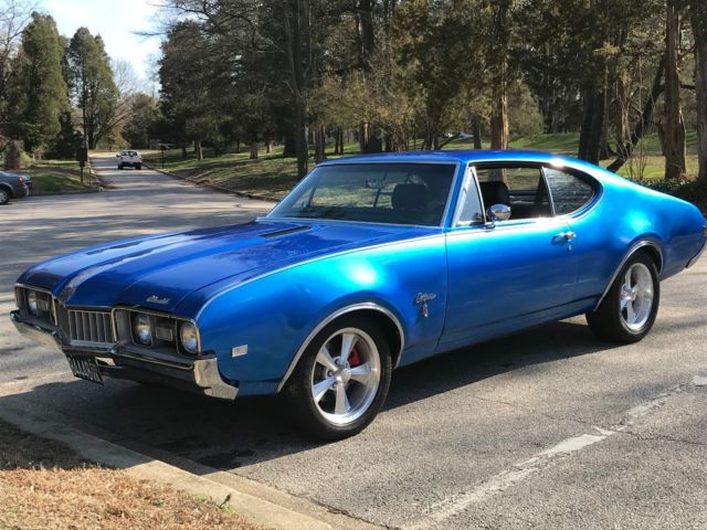 1968 Blue Oldsmobile Cutlass