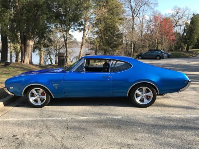 1968 Blue Oldsmobile Cutlass