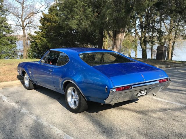 1968 Blue Oldsmobile Cutlass