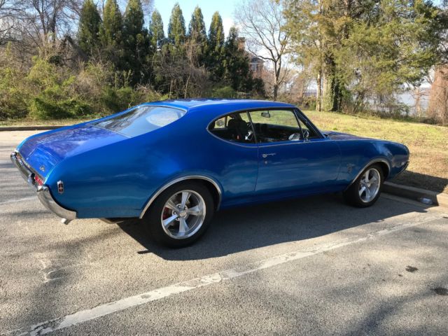 1968 Blue Oldsmobile Cutlass