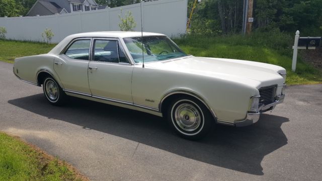 1968 WHITE Oldsmobile 442 4 DOOR SEDAN