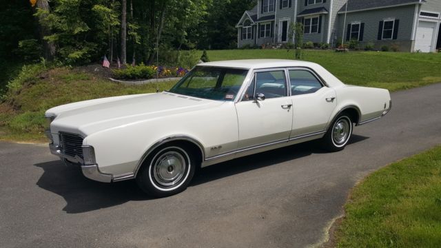 1968 WHITE Oldsmobile 442 4 DOOR SEDAN