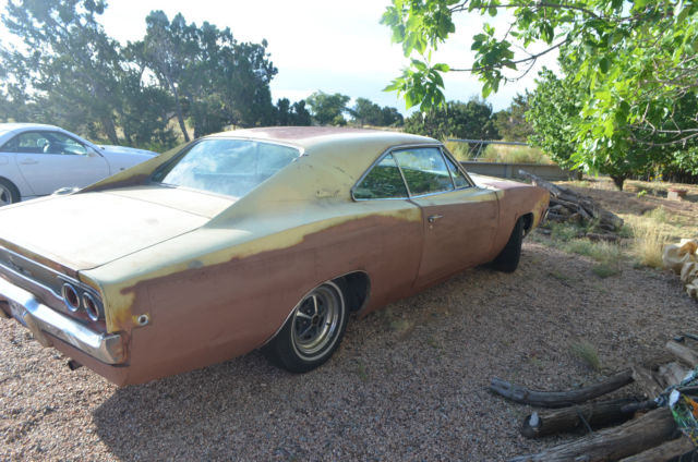 1968 Gold/primer Dodge Charger