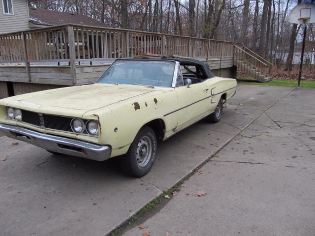 1968 Yellow Dodge Coronet