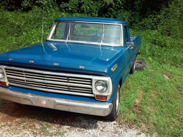 19680000 Blue Ford F-100 Standard Cab Pickup