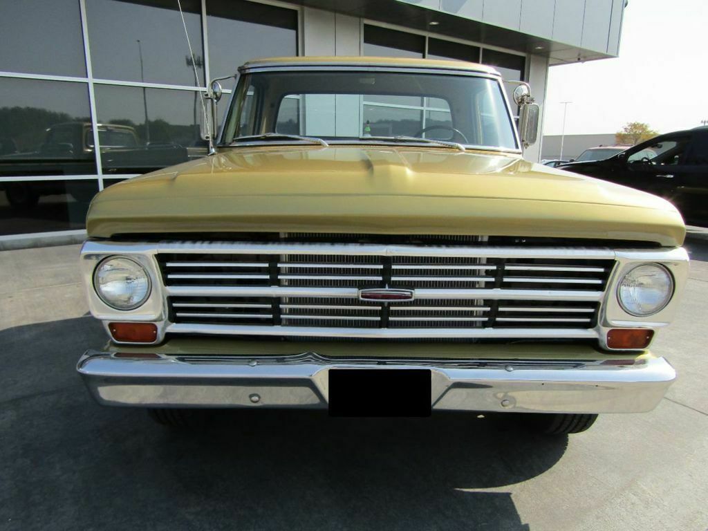 1968 Gold Ford F-250 Truck