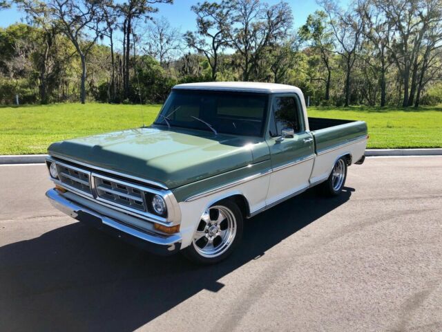 1968 BOXWOOD GREEN / WIMBLEDON WHITE Ford F-100 Standard Cab Pickup