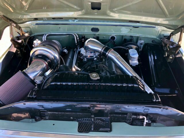 1968 BOXWOOD GREEN / WIMBLEDON WHITE Ford F-100 Standard Cab Pickup