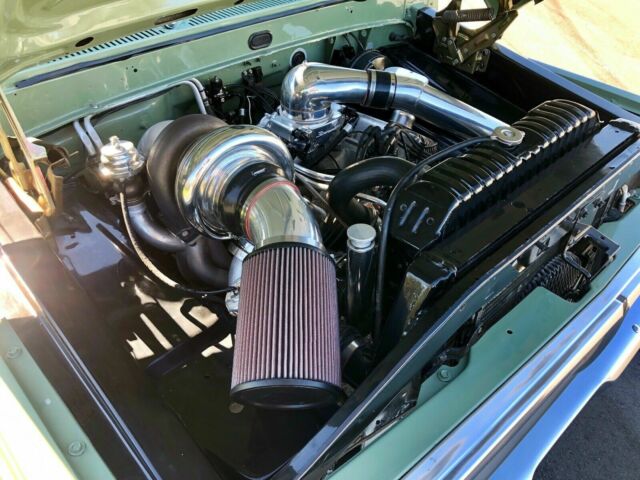 1968 BOXWOOD GREEN / WIMBLEDON WHITE Ford F-100 Standard Cab Pickup