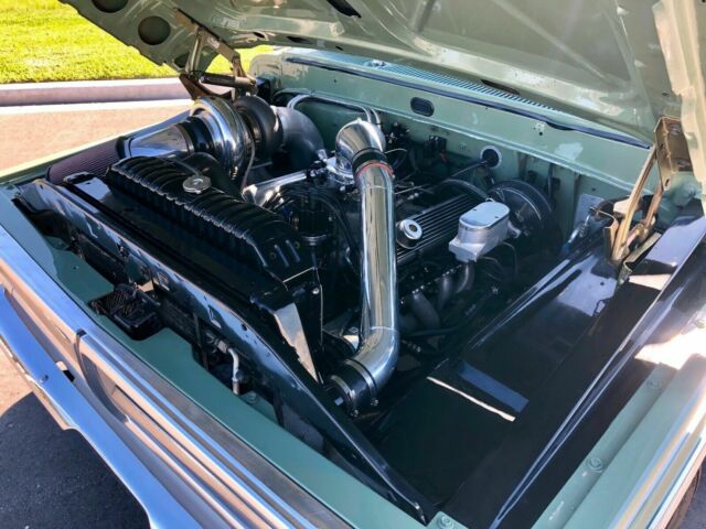 1968 BOXWOOD GREEN / WIMBLEDON WHITE Ford F-100 Standard Cab Pickup