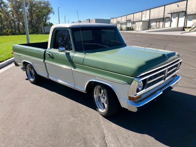 1968 BOXWOOD GREEN / WIMBLEDON WHITE Ford F-100 Standard Cab Pickup