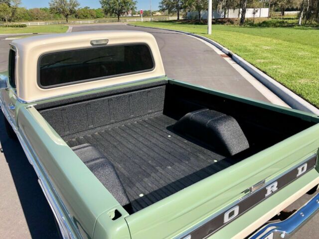 1968 BOXWOOD GREEN / WIMBLEDON WHITE Ford F-100 Standard Cab Pickup