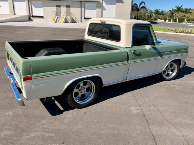 1968 BOXWOOD GREEN / WIMBLEDON WHITE Ford F-100 Standard Cab Pickup