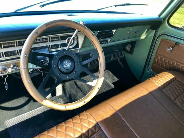 1968 BOXWOOD GREEN / WIMBLEDON WHITE Ford F-100 Standard Cab Pickup