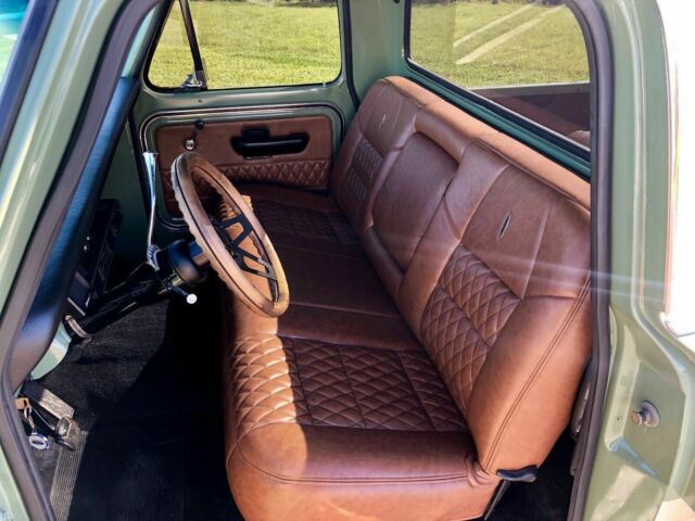 1968 BOXWOOD GREEN / WIMBLEDON WHITE Ford F-100 Standard Cab Pickup