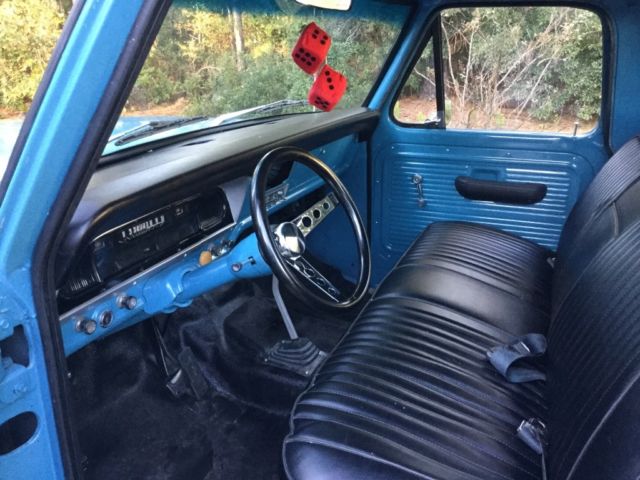 1968 Blue Ford F-100 pick-up SHORTBED