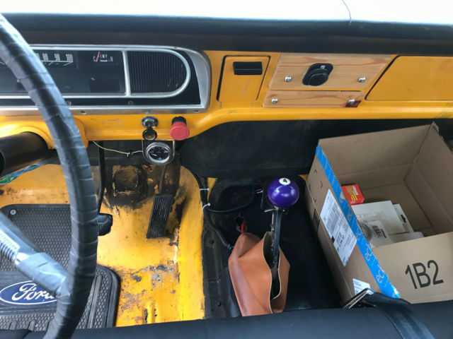 1968 Ford G (Yellow) Ford F-250 Crew Cab Pickup