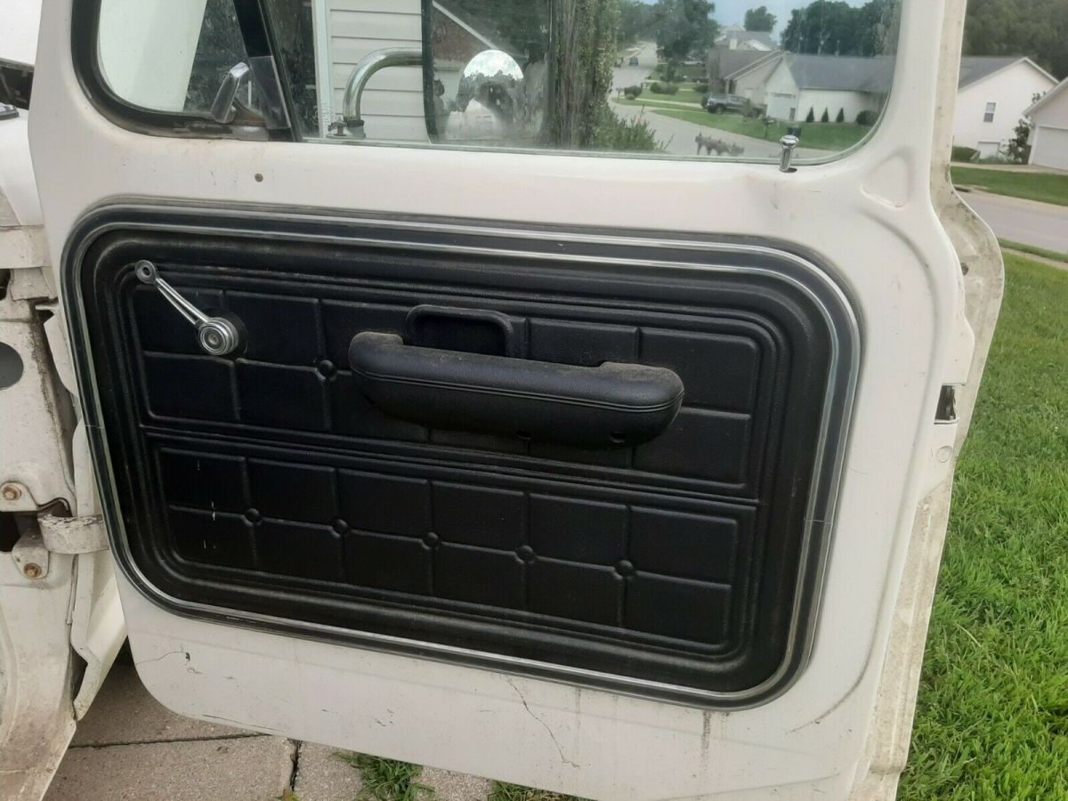 1968 White Ford F-250 Standard Cab Pickup