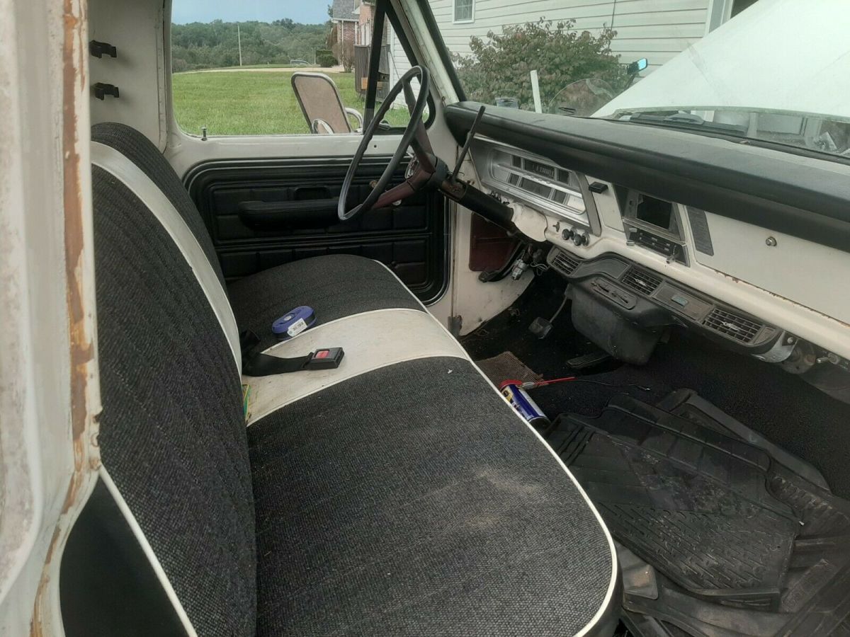 1968 White Ford F-250 Standard Cab Pickup