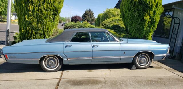 1968 Blue Ford Mercury - Park lane