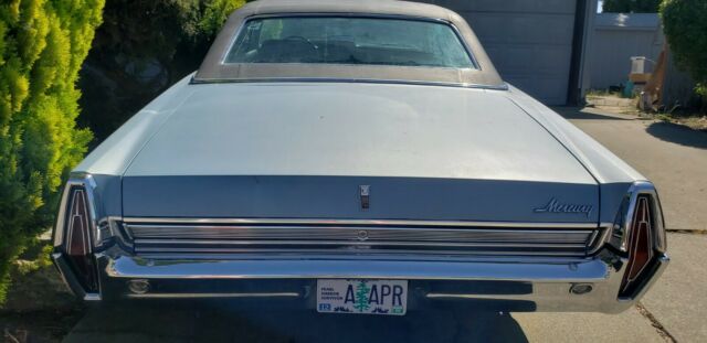 1968 Blue Ford Mercury - Park lane