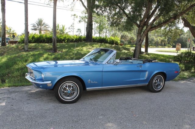 1968 Blue Ford Mustang CV : Convertible