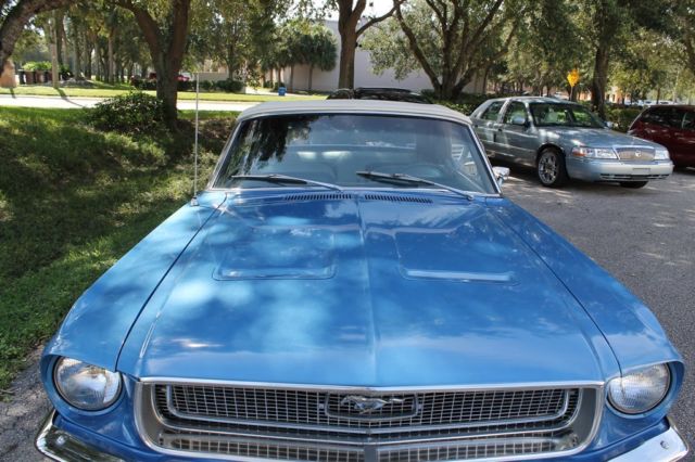 1968 Blue Ford Mustang CV : Convertible