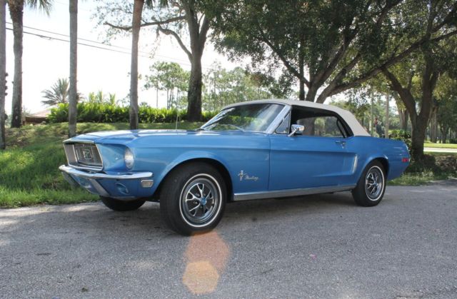 1968 Blue Ford Mustang CV : Convertible