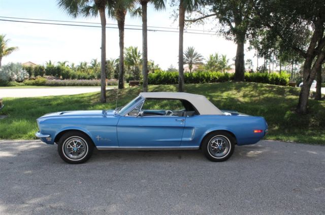 1968 Blue Ford Mustang CV : Convertible