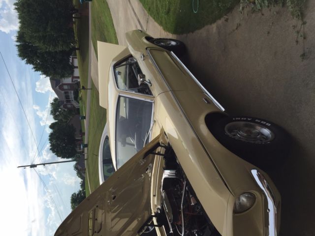 1968 meadowlark yellow Ford Mustang Coupe